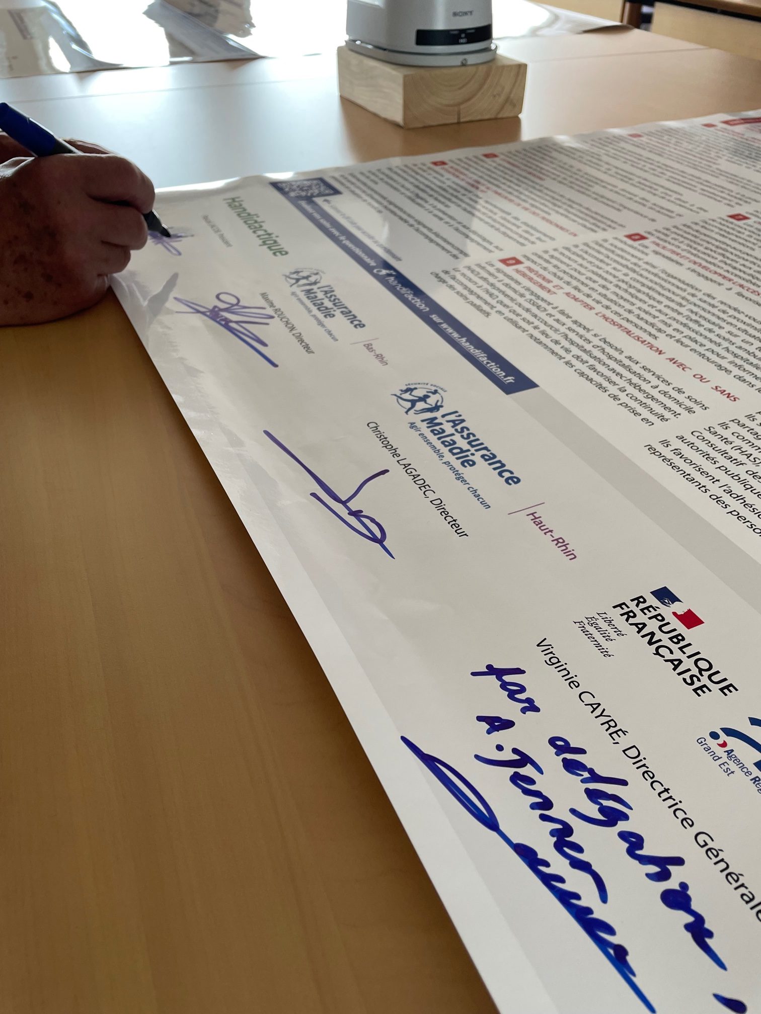 Signature De La Charte Romain Jacob CPAM Bas Rhin Et Haut Rhin Signature De La Charte Romain Jacob CPAM Bas Rhin Et Haut Rhin